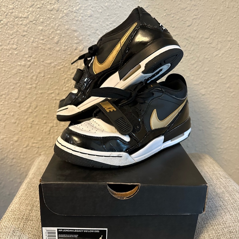 Nike Air Jordan Legacy 313 Low / 7Y / Black, White, Gold